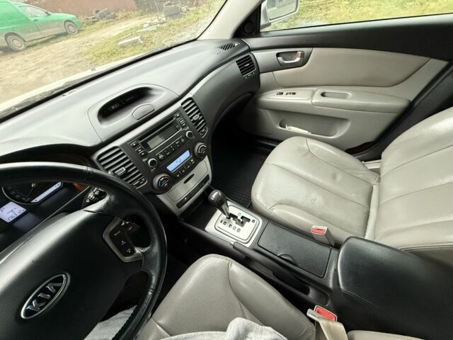 Сірий Кіа Маджентіс, об'ємом двигуна 2 л та пробігом 176 тис. км за 3900 $, фото 11 на Automoto.ua