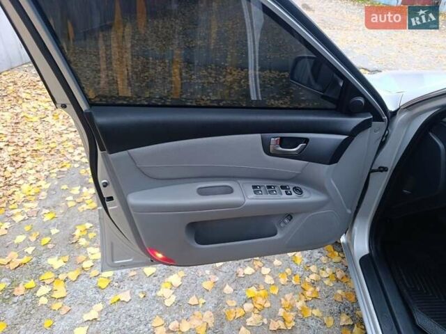 Серый Киа Маджентис, объемом двигателя 2.7 л и пробегом 66 тыс. км за 7200 $, фото 5 на Automoto.ua