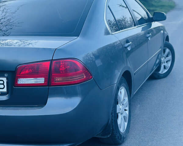 Серый Киа Маджентис, объемом двигателя 2 л и пробегом 180 тыс. км за 4700 $, фото 3 на Automoto.ua