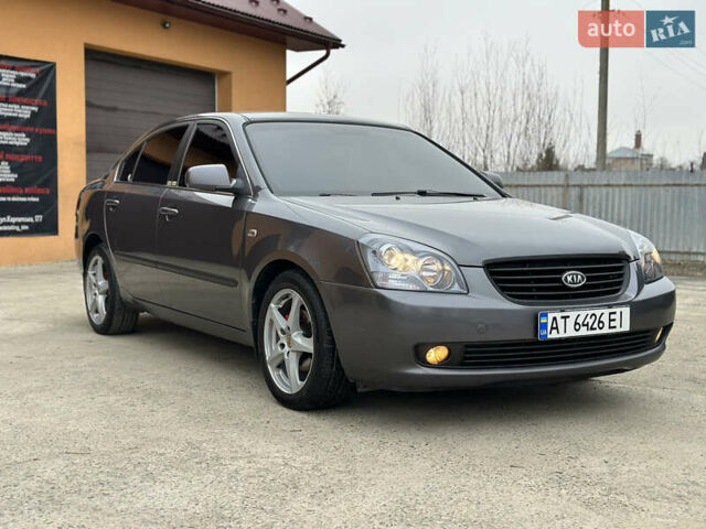 Сірий Кіа Маджентіс, об'ємом двигуна 2 л та пробігом 260 тис. км за 5300 $, фото 3 на Automoto.ua