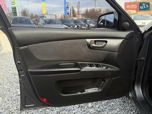 Сірий Кіа Маджентіс, об'ємом двигуна 2 л та пробігом 240 тис. км за 4999 $, фото 8 на Automoto.ua