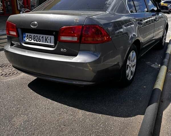 Сірий Кіа Маджентіс, об'ємом двигуна 2 л та пробігом 230 тис. км за 4616 $, фото 3 на Automoto.ua