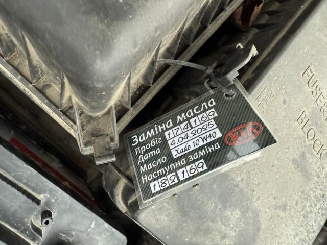 Сірий Кіа Маджентіс, об'ємом двигуна 2 л та пробігом 176 тис. км за 3900 $, фото 4 на Automoto.ua