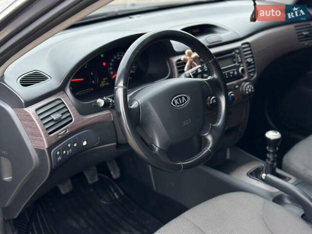 Сірий Кіа Маджентіс, об'ємом двигуна 2 л та пробігом 260 тис. км за 5300 $, фото 13 на Automoto.ua