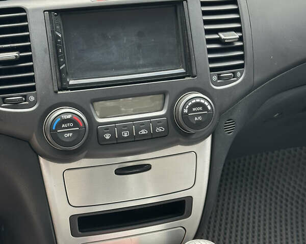 Серый Киа Маджентис, объемом двигателя 2 л и пробегом 314 тыс. км за 4999 $, фото 24 на Automoto.ua