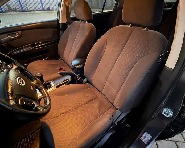 Серый Киа Маджентис, объемом двигателя 2 л и пробегом 281 тыс. км за 5250 $, фото 20 на Automoto.ua