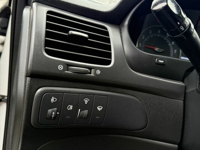 Сірий Кіа Маджентіс, об'ємом двигуна 2 л та пробігом 176 тис. км за 3900 $, фото 8 на Automoto.ua