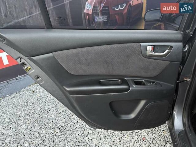 Сірий Кіа Маджентіс, об'ємом двигуна 2 л та пробігом 240 тис. км за 4999 $, фото 11 на Automoto.ua