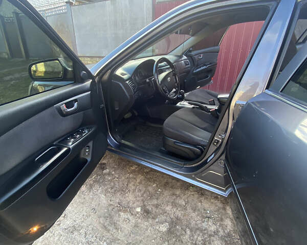 Сірий Кіа Маджентіс, об'ємом двигуна 2 л та пробігом 303 тис. км за 4700 $, фото 26 на Automoto.ua