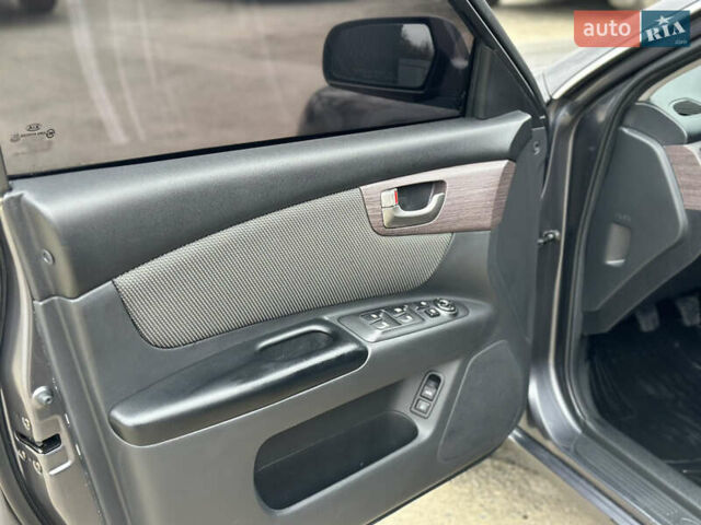 Сірий Кіа Маджентіс, об'ємом двигуна 2 л та пробігом 260 тис. км за 5300 $, фото 12 на Automoto.ua