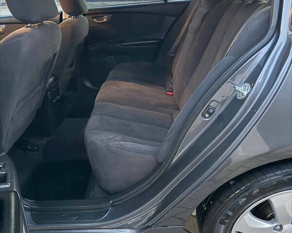 Серый Киа Маджентис, объемом двигателя 2 л и пробегом 281 тыс. км за 5250 $, фото 25 на Automoto.ua