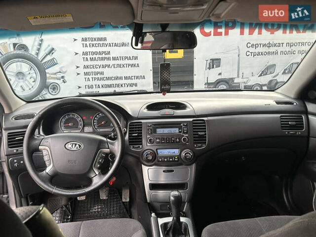 Серый Киа Маджентис, объемом двигателя 2 л и пробегом 280 тыс. км за 6000 $, фото 11 на Automoto.ua