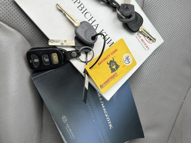 Сірий Кіа Маджентіс, об'ємом двигуна 2 л та пробігом 176 тис. км за 3900 $, фото 5 на Automoto.ua