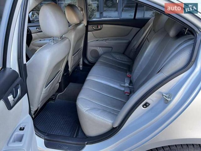 Сірий Кіа Маджентіс, об'ємом двигуна 2 л та пробігом 242 тис. км за 6200 $, фото 43 на Automoto.ua