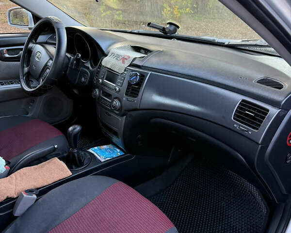 Серый Киа Маджентис, объемом двигателя 2 л и пробегом 171 тыс. км за 4799 $, фото 4 на Automoto.ua