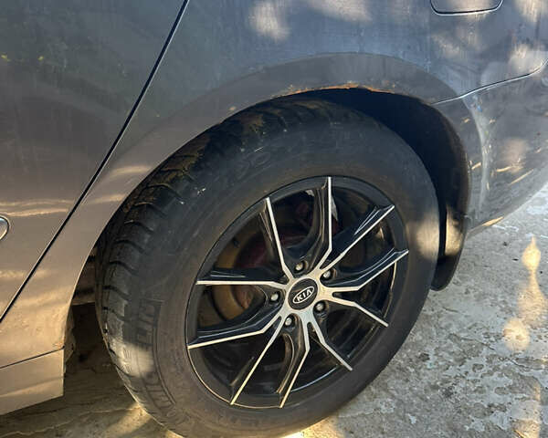 Серый Киа Маджентис, объемом двигателя 2 л и пробегом 310 тыс. км за 5400 $, фото 18 на Automoto.ua