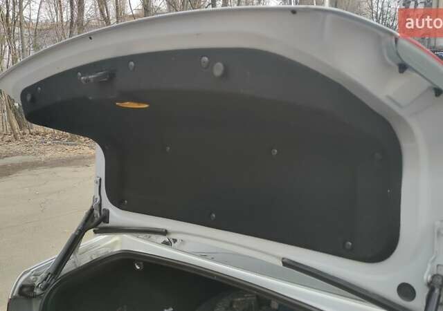 Сірий Кіа Маджентіс, об'ємом двигуна 2 л та пробігом 245 тис. км за 5700 $, фото 19 на Automoto.ua