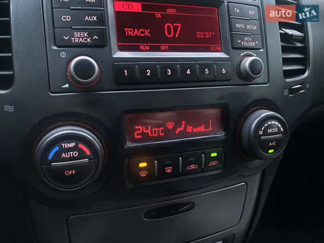 Сірий Кіа Маджентіс, об'ємом двигуна 2 л та пробігом 269 тис. км за 5350 $, фото 35 на Automoto.ua