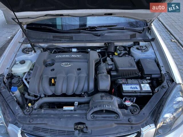 Сірий Кіа Маджентіс, об'ємом двигуна 2 л та пробігом 242 тис. км за 6200 $, фото 18 на Automoto.ua