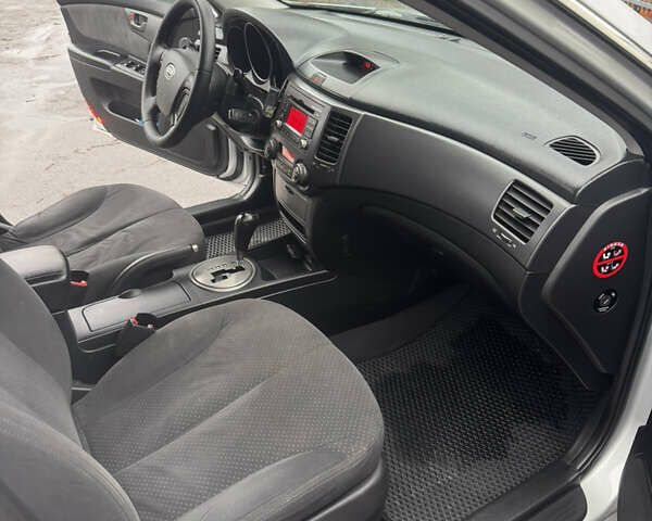 Сірий Кіа Маджентіс, об'ємом двигуна 2 л та пробігом 265 тис. км за 6500 $, фото 24 на Automoto.ua