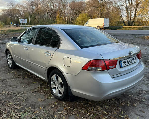 Серый Киа Маджентис, объемом двигателя 2 л и пробегом 171 тыс. км за 4799 $, фото 2 на Automoto.ua
