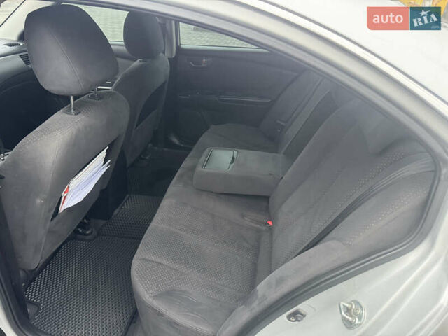 Сірий Кіа Маджентіс, об'ємом двигуна 2 л та пробігом 265 тис. км за 6500 $, фото 12 на Automoto.ua