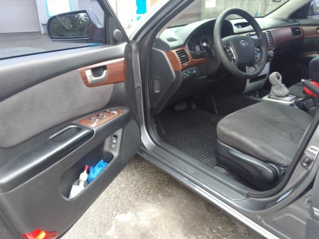 Серый Киа Маджентис, объемом двигателя 2 л и пробегом 290 тыс. км за 6999 $, фото 4 на Automoto.ua