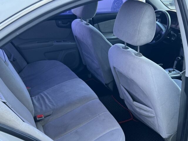 Сірий Кіа Маджентіс, об'ємом двигуна 0 л та пробігом 278 тис. км за 3500 $, фото 6 на Automoto.ua