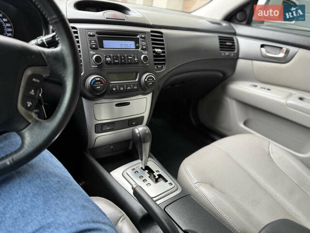 Сірий Кіа Маджентіс, об'ємом двигуна 2 л та пробігом 176 тис. км за 5200 $, фото 37 на Automoto.ua