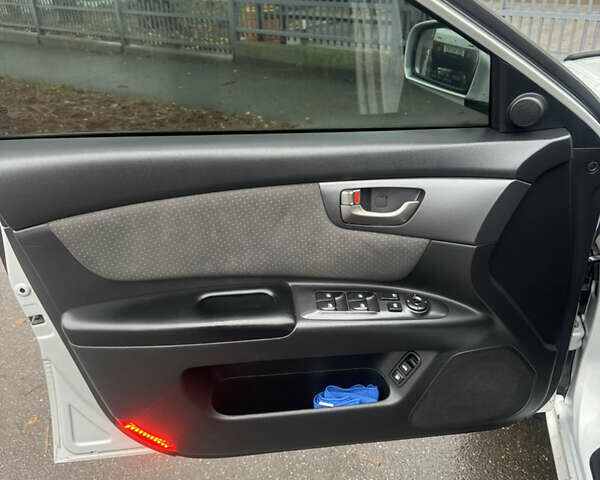 Сірий Кіа Маджентіс, об'ємом двигуна 2 л та пробігом 265 тис. км за 6500 $, фото 16 на Automoto.ua