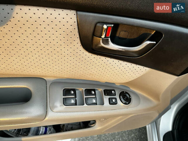 Серый Киа Маджентис, объемом двигателя 2 л и пробегом 291 тыс. км за 6100 $, фото 11 на Automoto.ua