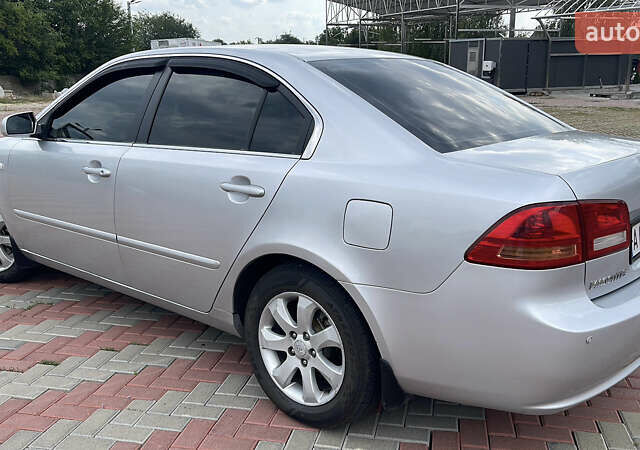 Сірий Кіа Маджентіс, об'ємом двигуна 2 л та пробігом 303 тис. км за 6500 $, фото 3 на Automoto.ua