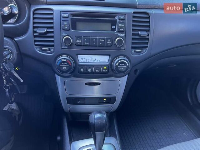 Сірий Кіа Маджентіс, об'ємом двигуна 2 л та пробігом 242 тис. км за 6200 $, фото 51 на Automoto.ua