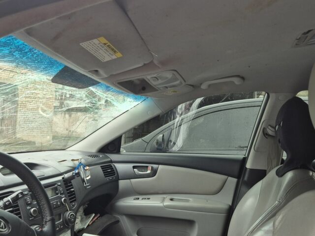 Серый Киа Маджентис, объемом двигателя 2 л и пробегом 180 тыс. км за 2200 $, фото 5 на Automoto.ua