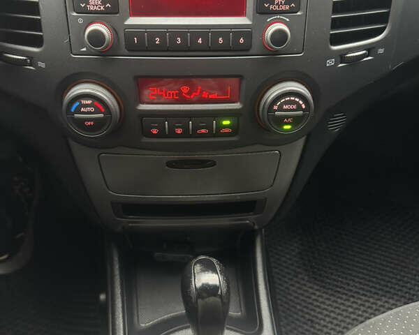 Сірий Кіа Маджентіс, об'ємом двигуна 2 л та пробігом 265 тис. км за 6500 $, фото 23 на Automoto.ua