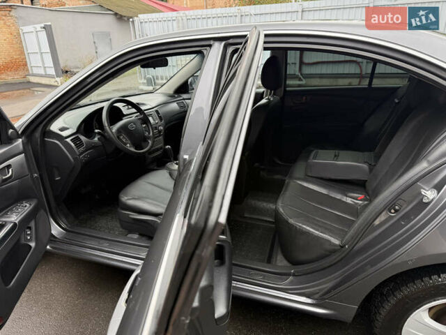 Сірий Кіа Маджентіс, об'ємом двигуна 2 л та пробігом 154 тис. км за 7500 $, фото 13 на Automoto.ua