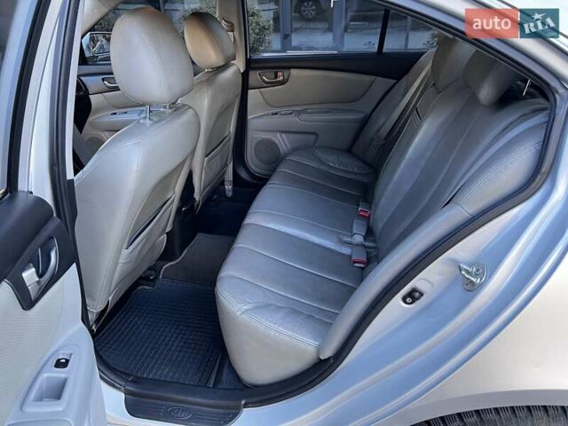 Сірий Кіа Маджентіс, об'ємом двигуна 2 л та пробігом 242 тис. км за 6200 $, фото 12 на Automoto.ua