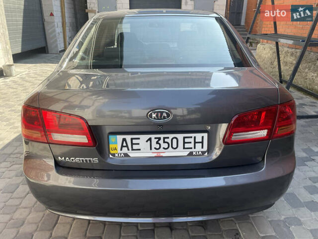 Сірий Кіа Маджентіс, об'ємом двигуна 2 л та пробігом 175 тис. км за 6200 $, фото 5 на Automoto.ua