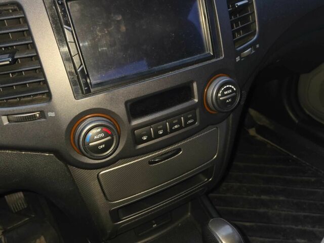 Серый Киа Маджентис, объемом двигателя 2 л и пробегом 324 тыс. км за 2200 $, фото 6 на Automoto.ua