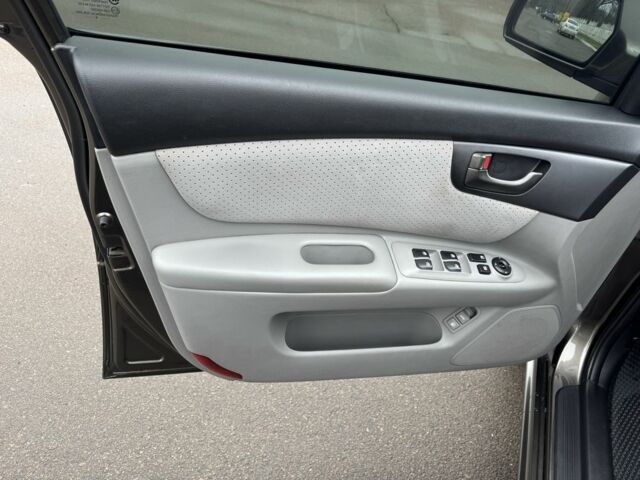 Серый Киа Маджентис, объемом двигателя 2 л и пробегом 263 тыс. км за 7200 $, фото 13 на Automoto.ua