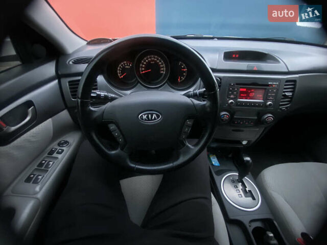Сірий Кіа Маджентіс, об'ємом двигуна 2 л та пробігом 269 тис. км за 5350 $, фото 3 на Automoto.ua