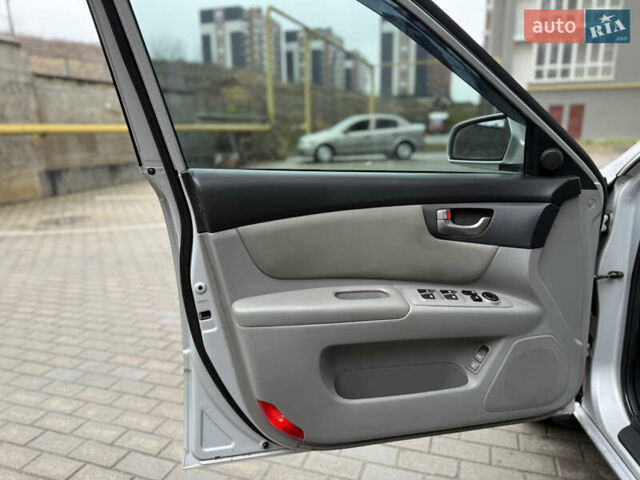 Сірий Кіа Маджентіс, об'ємом двигуна 2 л та пробігом 176 тис. км за 5200 $, фото 14 на Automoto.ua