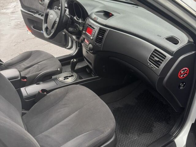 Серый Киа Маджентис, объемом двигателя 2 л и пробегом 266 тыс. км за 6500 $, фото 17 на Automoto.ua