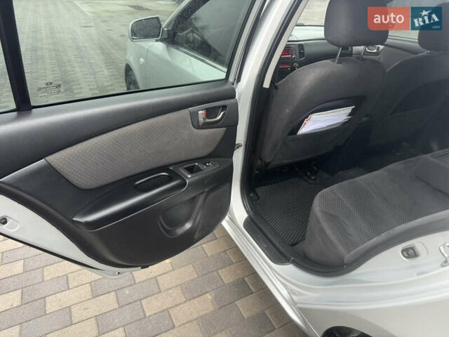 Сірий Кіа Маджентіс, об'ємом двигуна 2 л та пробігом 265 тис. км за 6500 $, фото 13 на Automoto.ua