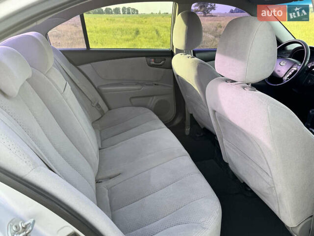 Сірий Кіа Маджентіс, об'ємом двигуна 2 л та пробігом 223 тис. км за 5600 $, фото 12 на Automoto.ua
