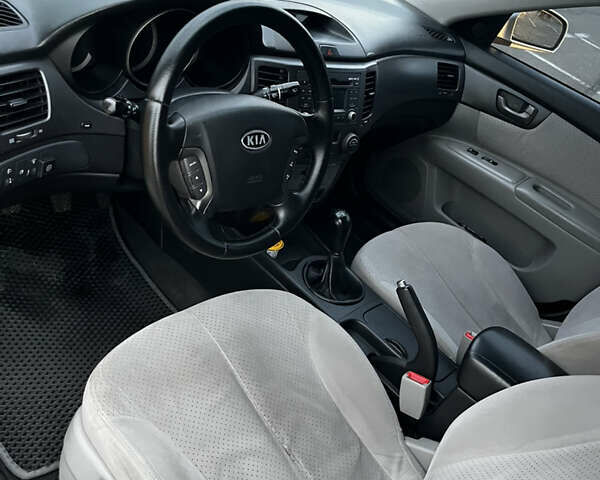 Серый Киа Маджентис, объемом двигателя 2 л и пробегом 291 тыс. км за 6100 $, фото 9 на Automoto.ua