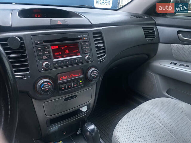 Сірий Кіа Маджентіс, об'ємом двигуна 2 л та пробігом 269 тис. км за 5350 $, фото 31 на Automoto.ua