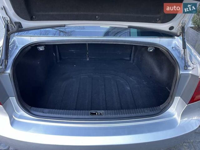 Сірий Кіа Маджентіс, об'ємом двигуна 2 л та пробігом 242 тис. км за 6200 $, фото 22 на Automoto.ua