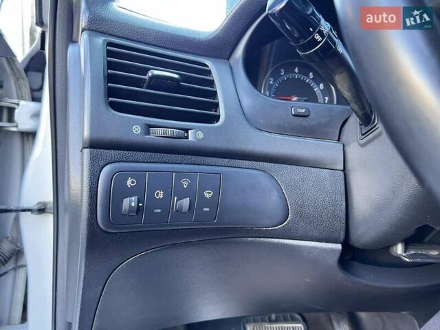 Сірий Кіа Маджентіс, об'ємом двигуна 2 л та пробігом 242 тис. км за 6200 $, фото 57 на Automoto.ua