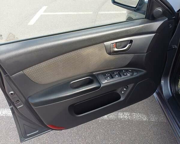 Кіа Маджентіс 2008 у Києві на Automoto.ua Сірий Кіа Маджентіс, об'ємом двигуна 2 л та пробігом 183 тис. км за 5000 $, фото 18 на Automoto.ua